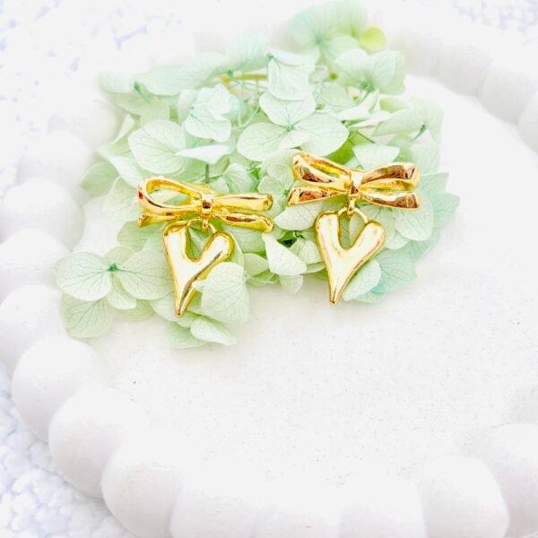 Heartfelt Bow - Image 2
